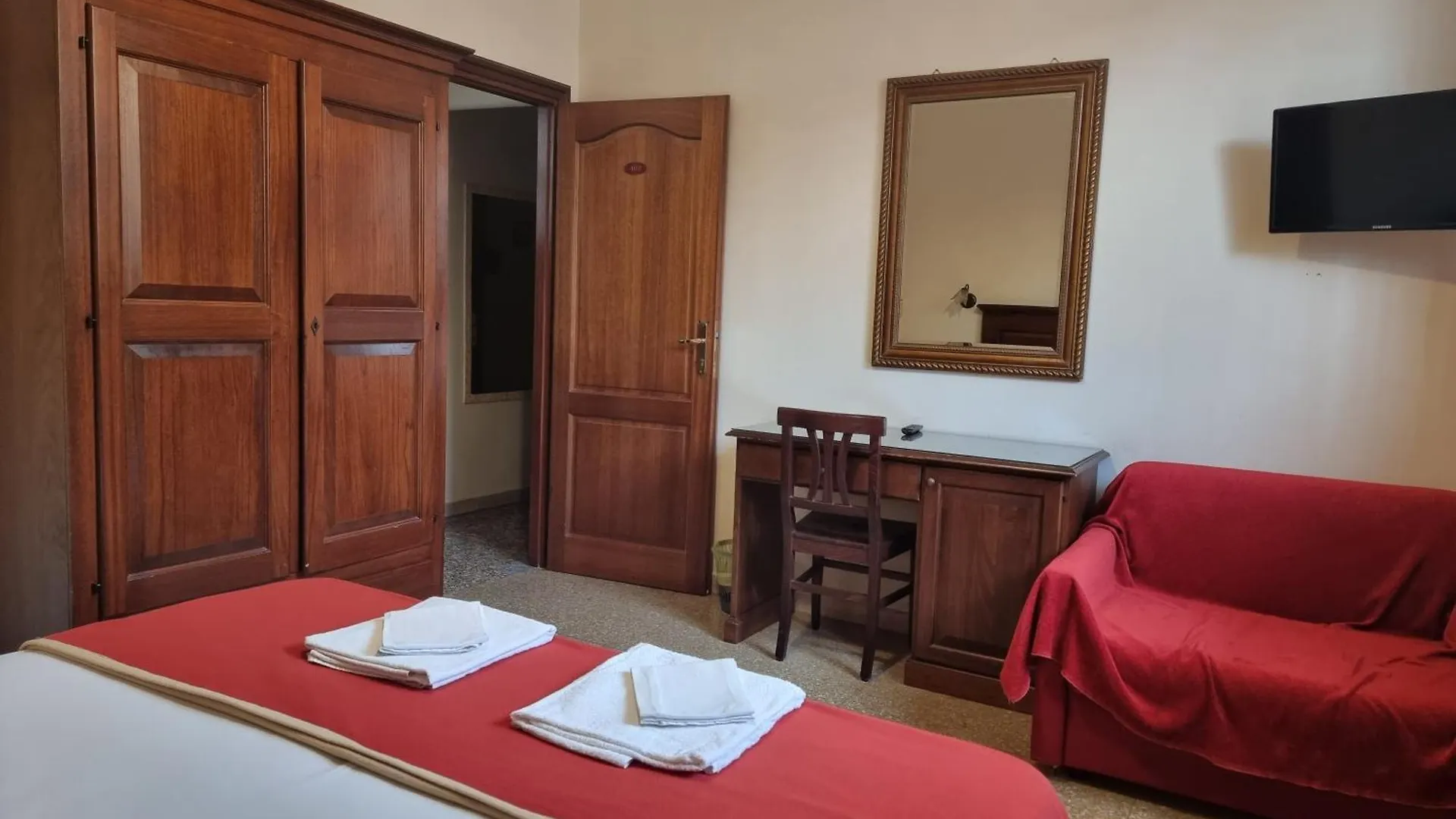 Apartment Domi 10 Apartment, Stazione Termini, Via Curtatone 12 Rome