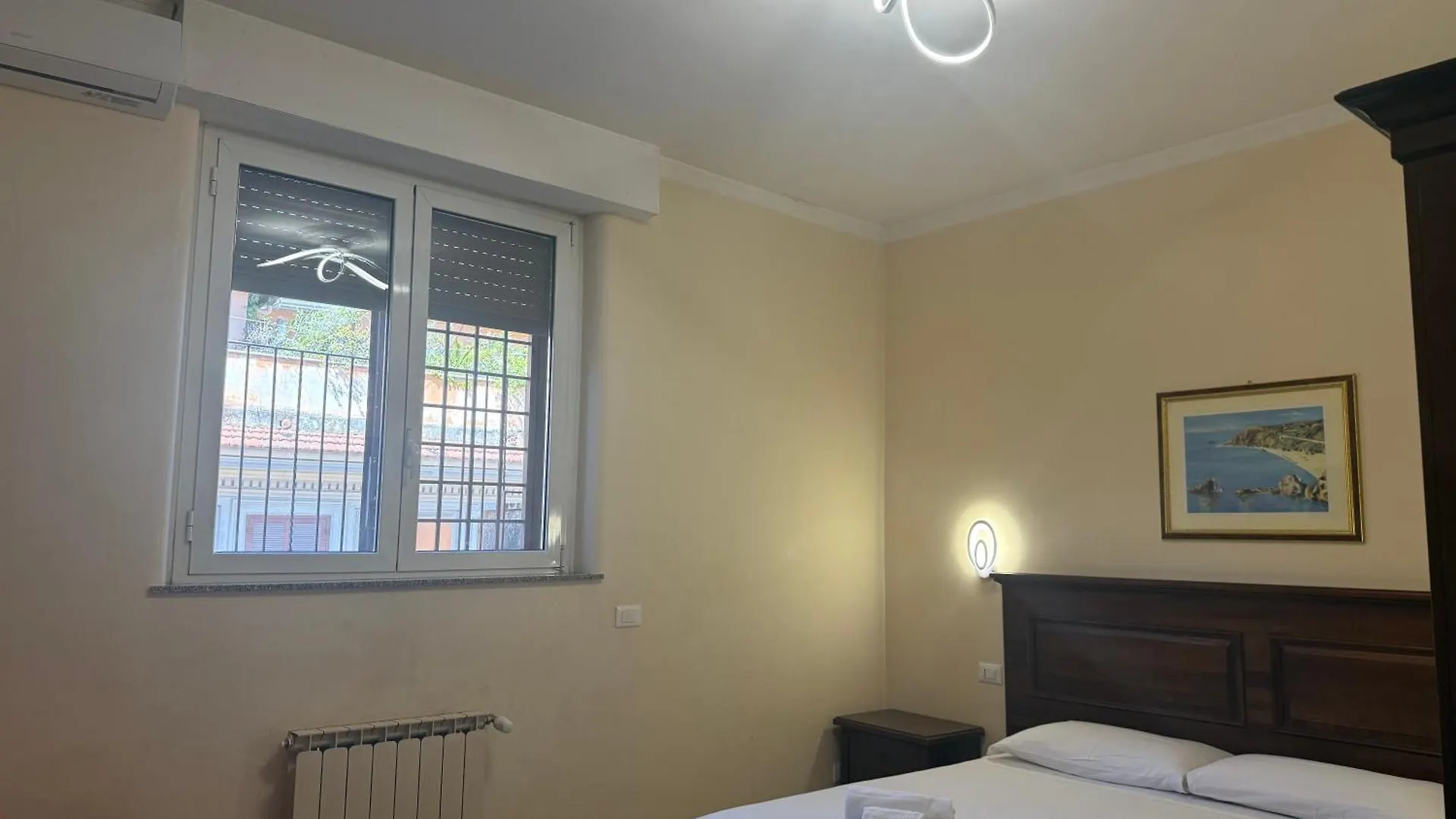 Domi 10 Apartment, Stazione Termini, Via Curtatone 12 Rome Italy