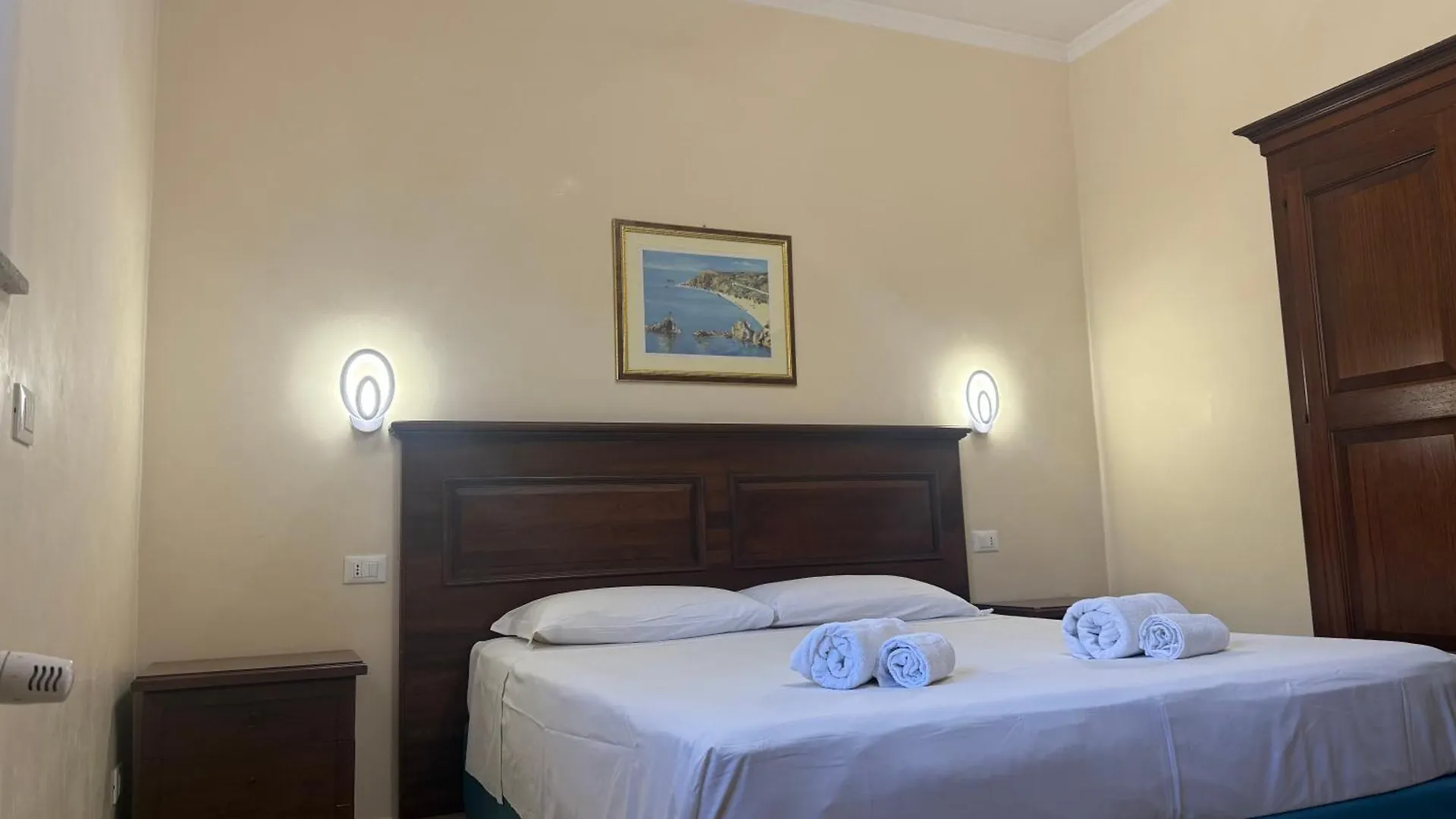 Domi 10 Apartment, Stazione Termini, Via Curtatone 12 Rome Apartment
